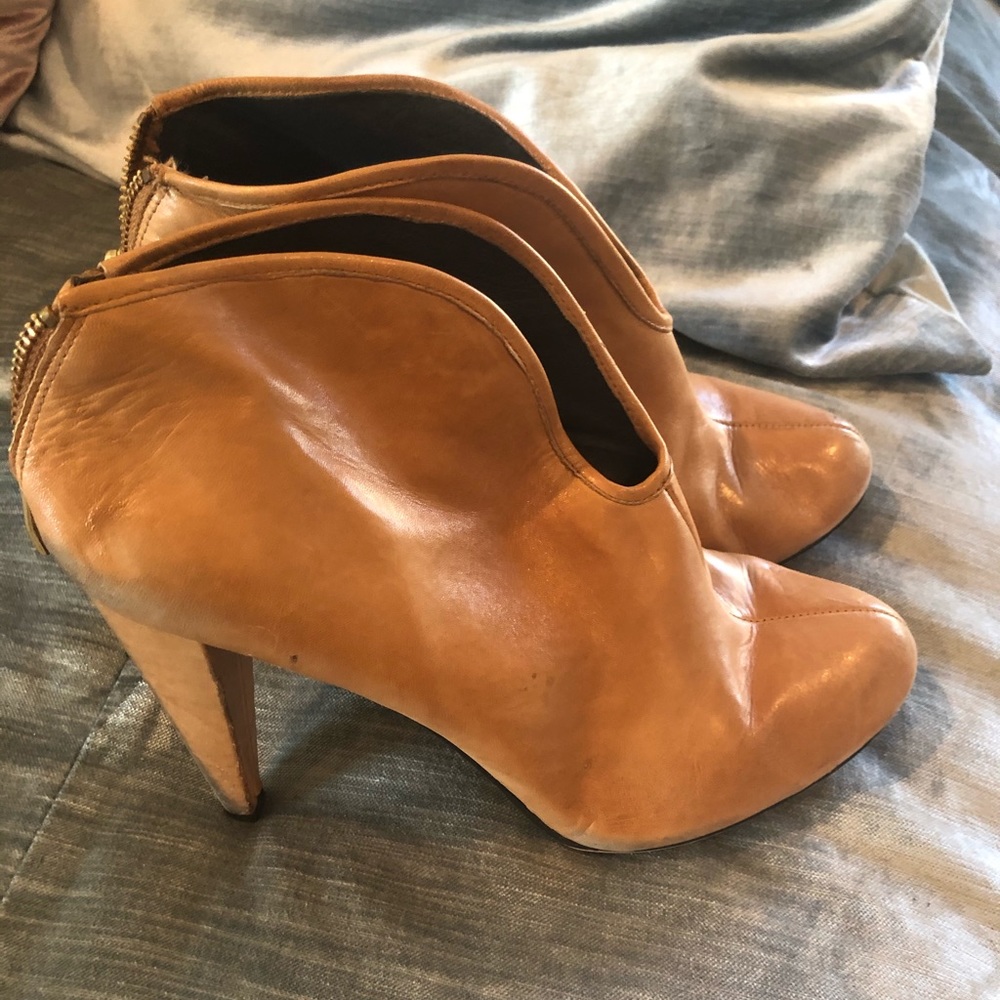 Vince Camuto tan leather booties - size 8/38